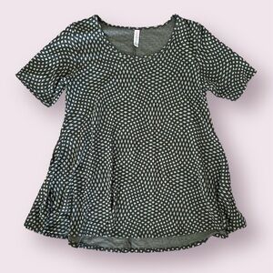 🔥LAST CHANCE! DONATING 7/8 Green Top M LulaRoe Patterned Blouse Long Tunic